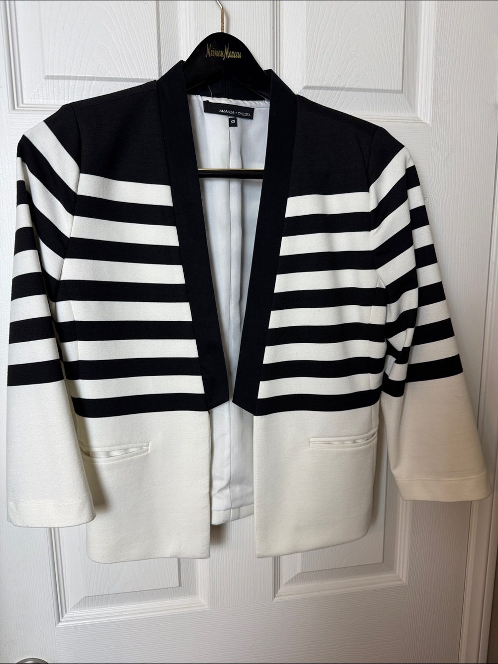 AMANDA & CHELSEA Black and White Striped Blazer 3/4 sleeves & pockets - Size 10